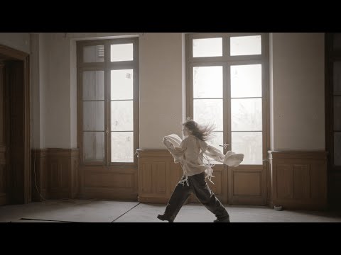 Leslie Medina - L'or & le fer (Clip Officiel)