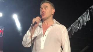 &quot;The World is Full of Crashing Bores&quot; - Morrissey  (Singapore 17 Oct &#39;16)