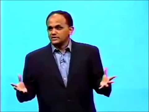 Steve Jobs introduces the Sunflower iMac & iPhoto   Macworld SF 2002 480p