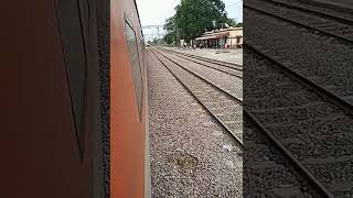 preview picture of video 'Lucknow - New Delhi Shatabdi walks slowly'