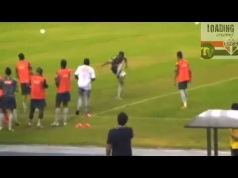 Neymar Vs Lucas - Freestyle 2012  HD