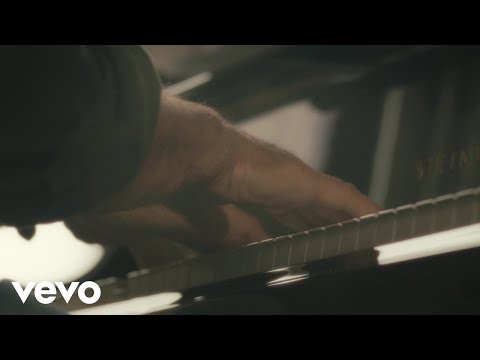 Ludovico Einaudi - Indian Yellow (Official Live Performance Video)