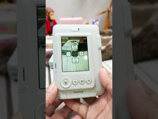 Vídeo relacionado con HIYQIN Paquete de 5 marcos magnéticos para fotos Instax Mini, 2 x 3 pulgadas, marcos magnéticos para refrigerador para Fujifilm Instax Mini LiPlay 13/12/11/41/9/8/SE/EVO/LiPlay/LiPlay+ - Colorido