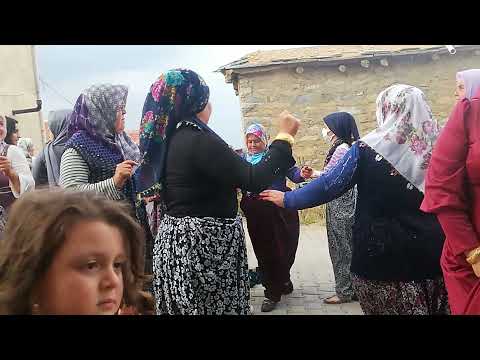 Müzisyen Özlem Ökten AKŞEHİR düğünleri Çakıllar köyü mahallesinden Kemal & Beyzanur Dinç çiftinin