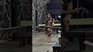 Download lagu LUAR BIASA...TARIAN DAYAK KENYAH @ Amai LIM BIRAH ( Desa Budaya Pampang ) mp3