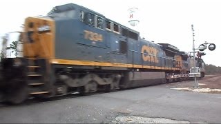 preview picture of video 'CSX Train Moves Fast Through Hilliard Florida Crossing'
