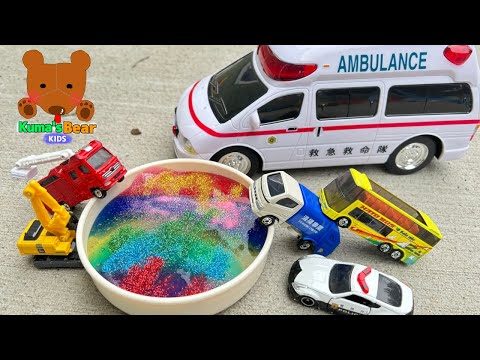 Ambulance Looks for Diecast Cars Trapped in Colorful Slime!【Kuma's Bear Kids】
