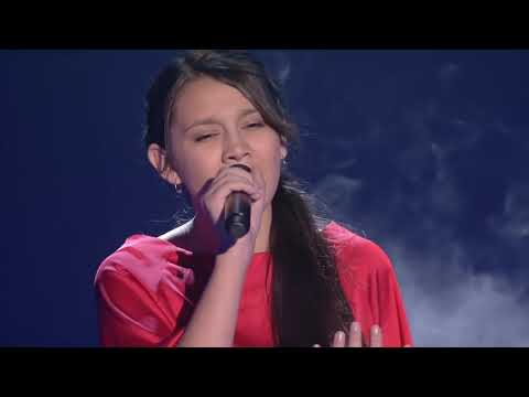 FLORI: Canta en Español "Vuelvo a verte" de Malú - Final (La Voz Kids España )