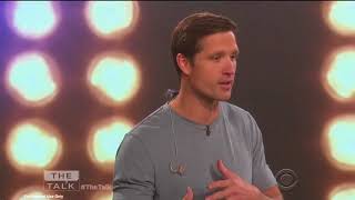 Walker Hayes performs &quot;You Broke Up With Me&quot;  on The Talk