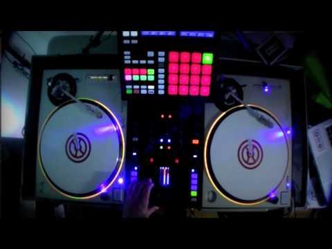 Traktor Scratch Pro Kontrol Z2 Remix Decks Demo Maschine MK2