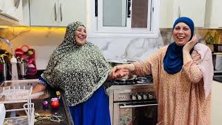 لما تكون الاخت ام وسند لى اختها تجهيزات الغدا والفرحه الكبيره لدخول المطبخ البيت مع الست ام عبده ????لو