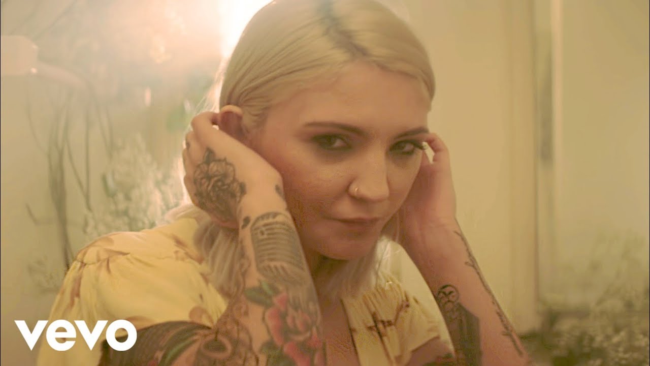 Julia Michaels ft. Niall Horan — What A Time