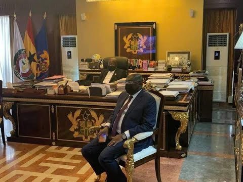 Mood at Jubilee House as Dr. Bawumia congratulates President Akufo Addo