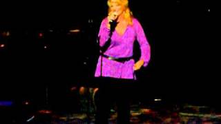 Trisha Yearwood forgets words &quot;Believe Me Baby I Lied&quot;