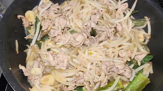 本日の無添加ごはん。黒酢の肉野菜炒め。豚肉、オクラ、もやし、ニンニク。皇暦2686年5月10日撮影。