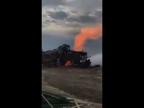 Pompierii intervin la incendiul de la Moftin