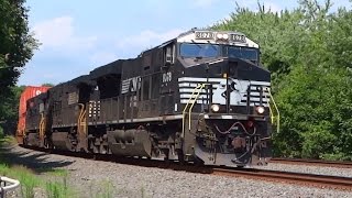 preview picture of video 'Norfolk Southern Double Stack Passing Duncannon Station'