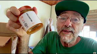 ABRINDO UM PRESENTE SURPRESA