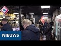 Kalkoenen 'vliegen' over de toonbank in De Lier - OMROEP WEST