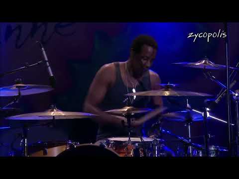 Oscar Seaton Drum Solo - On Broadway - George Benson - Jazz à Vienne 2011