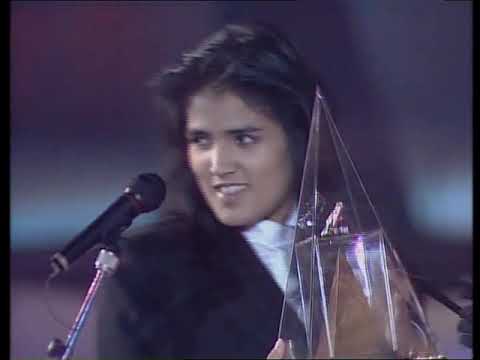 Tanita Tikaram at the Diamond Award Festival (1988) - Good Tradition & Twist In My Sobriety