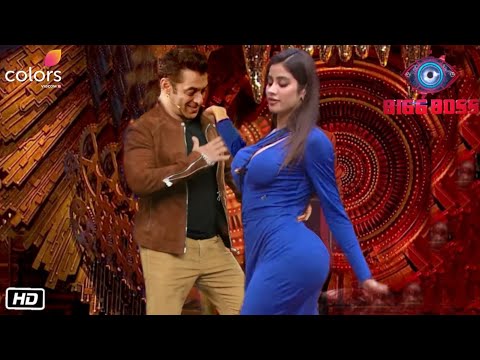 Janhvi Kapoor Impressive Belly Dance In Front Of Salman Khan During Mili Promotion