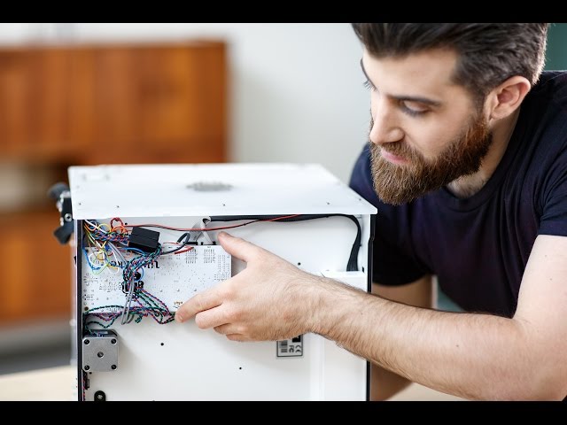 Video teaser for How to install the Extrusion upgrade kit - Ultimaker: 3D Printing Guide
