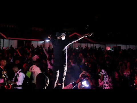 Pr. Wilson Bugembe Ajuzza  Mu Katonda w'abanaku mweno ensonga Concert ku Hotel Africana