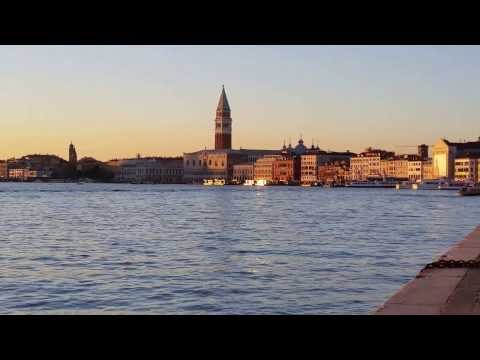 Venezia. Quartiere Castello. Le giostre
