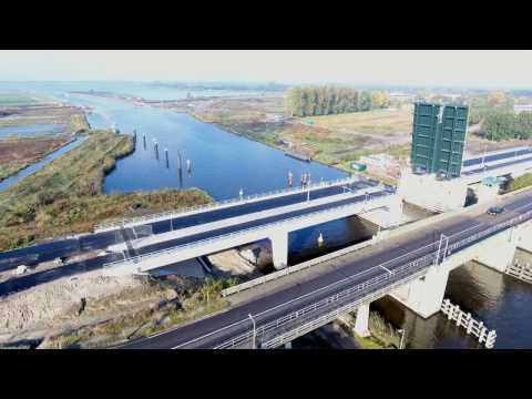 Centrale as  brug en aquaduct bij Bergum