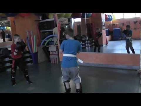 12.04.12 Kampfsparring Kickboxen Schüler - David vs Niklas - im Sugambrer Fightclub