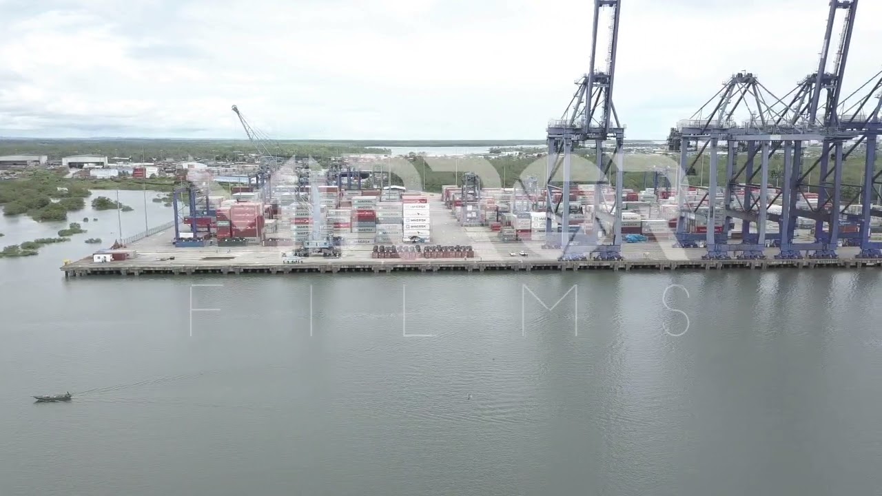 Puerto de carga marítimo P2