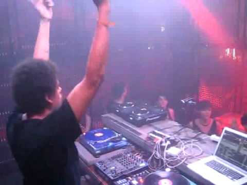Seth Troxler FINAL TRACK @ Time Warp Mannheim 2011  Every minute alone ( Tale of Us Rmx).mp4