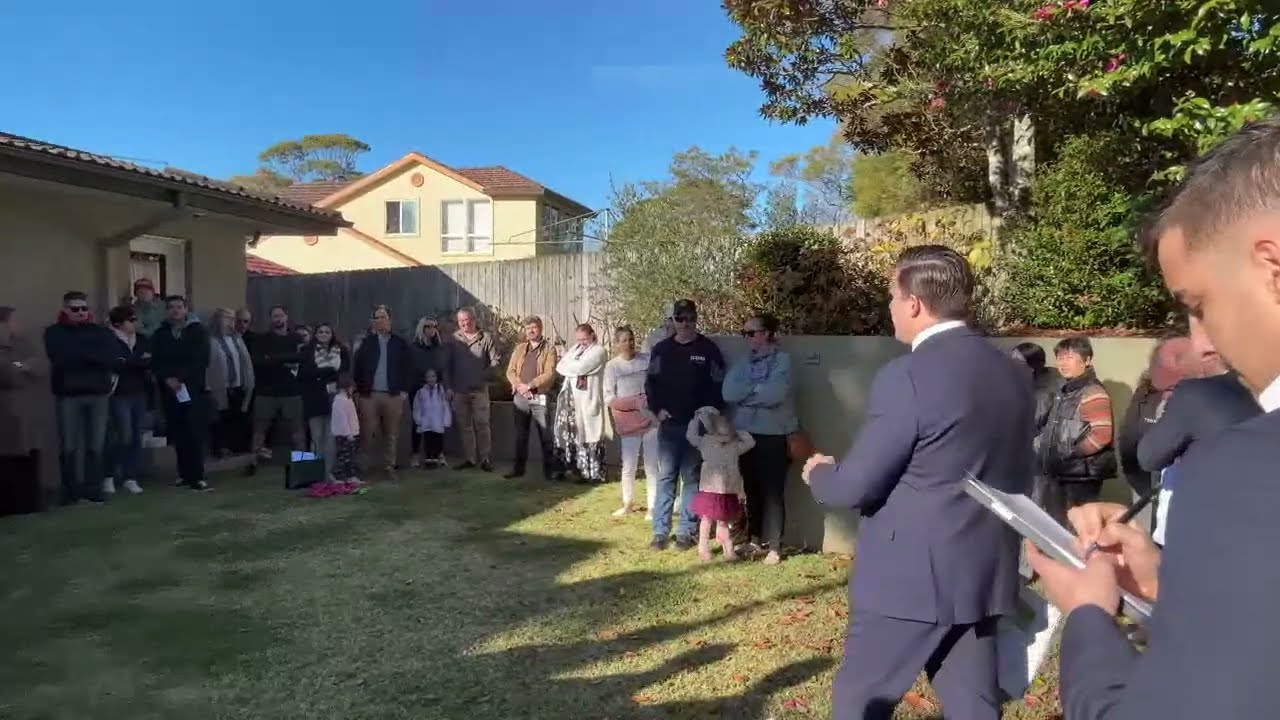 Auction | 28 Jimada Avenue, Frenchs Forest