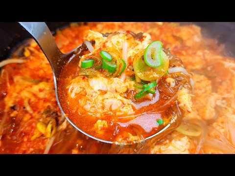 복잡한 육수필요없어요. 계란 하나로 뚝딱! 국물까지 싹 비우는 얼큰계란탕