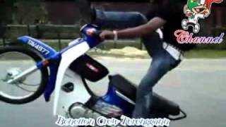 Download lagu beneton crew terengganu (mamat n pok).. mp3