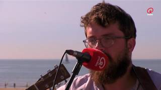 Q-Beach House: Bear's Den - Auld Wives (live bij Q)