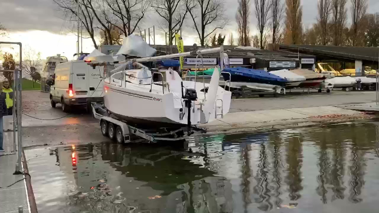 Mise à l'eau d'un MAXUS 24 EVO à Lausanne (Port de Vidy)