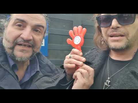 Domenica In: Gianluca Grignani saluta i fan col Salutatore