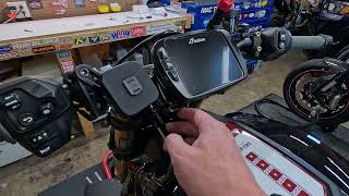Installing the NEW Wireless Charging Peak design Motorcycle mount.