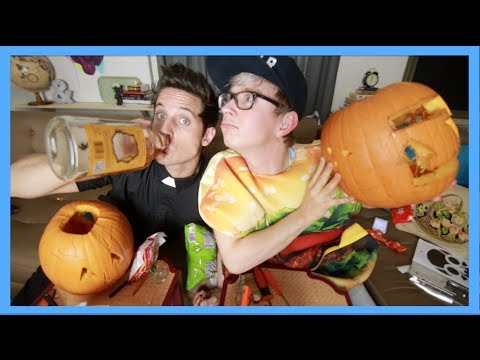 DRUNK PUMPKIN CARVING (ft. Sawyer Hartman) ｜タイラー・オークリー (DRUNK PUMPKIN CARVING (ft. Sawyer Hartman) | Tyler Oakley)
