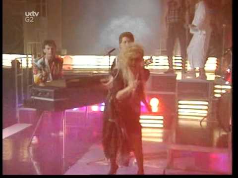 Shakatak DOWN ON THE STREET on TOTP (1984)