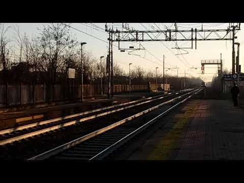 Treni in transito stazione S.M.Siccomario - Cava Manara 23 dicembre 2017