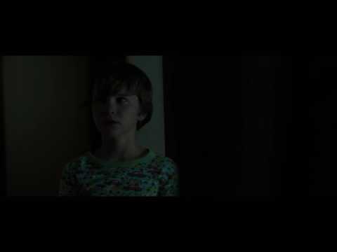 Nunca Apagues la Luz - Clip "Buenas noches Martin" Castellano HD