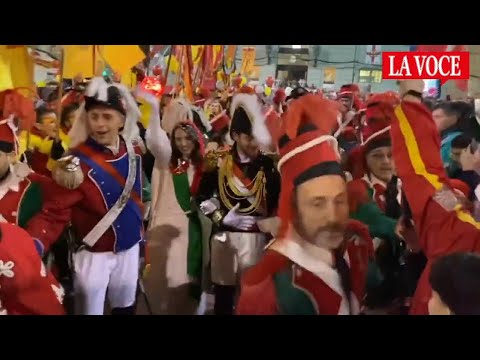 Bagno tra la folla della vezzosa Mugnaia di Ivrea