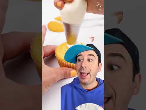 Marie Églantine tient à cette sucette qui lui apporte beaucoup de bonheur.