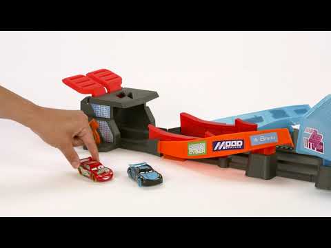 Mattel „Disney Pixar“ – „Cars Glow Racers“ pristatymas ir „Criss-Cross Glow Race“ žaidimų rinkinys (HPD80) video