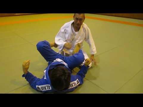 クローズドガードから十字絞め【江東区ブラジリアン柔術の格闘技教室】