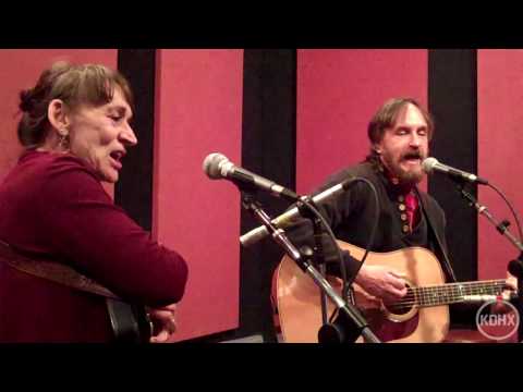 The Gordons "Thank You For Reminding Me" Live at KDHX 3/20/10 (HD)