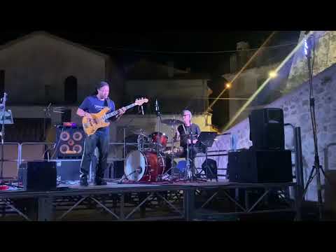 un piccolo groove per un grande bassista Francis Hylton from incognito